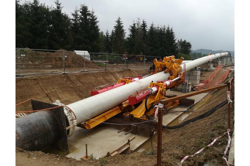 Trenchless pipeline installation in one step